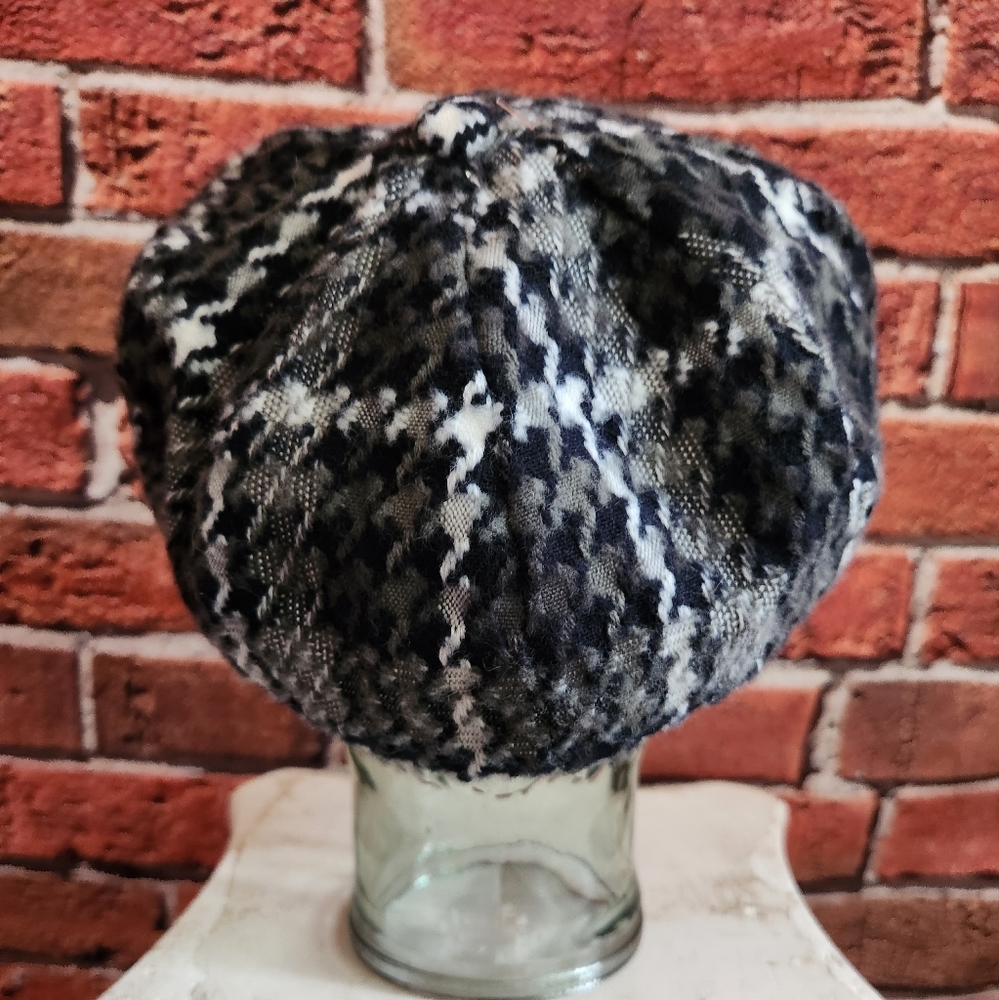 Winter hat - Picture 6 of 8